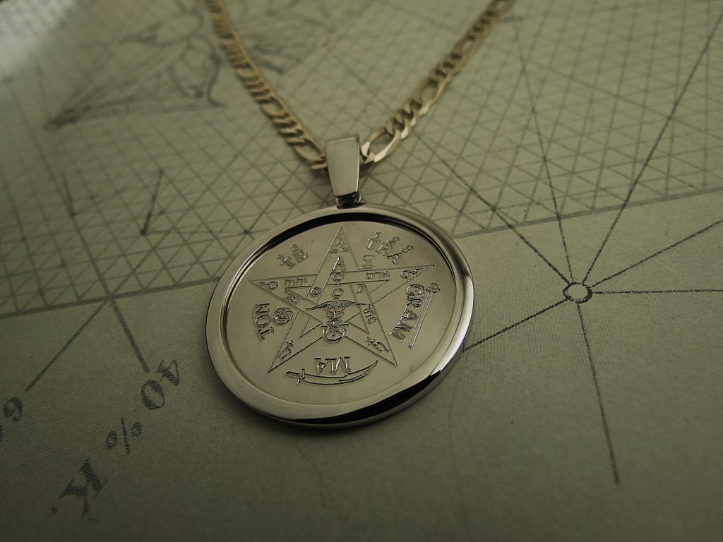 DijeTetragramatonConBorde (3)