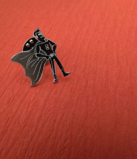 Pin Héroe Grabado en Plata