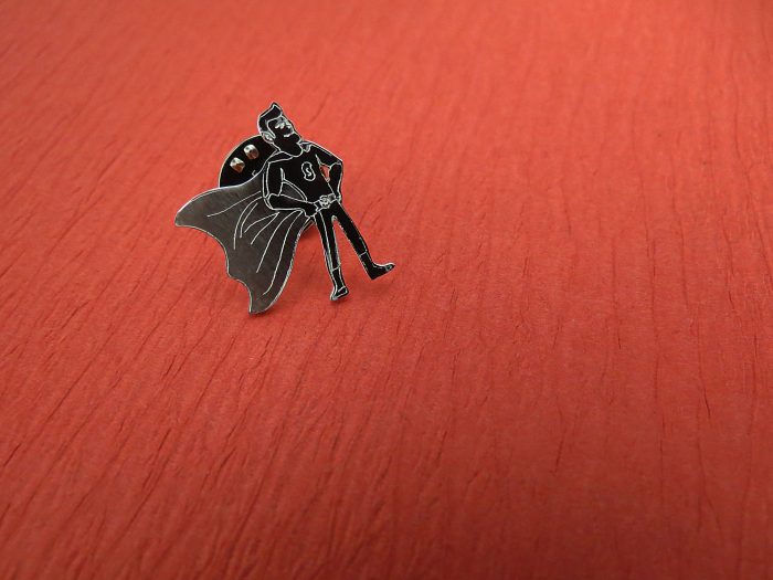 Pin Héroe Grabado en Plata