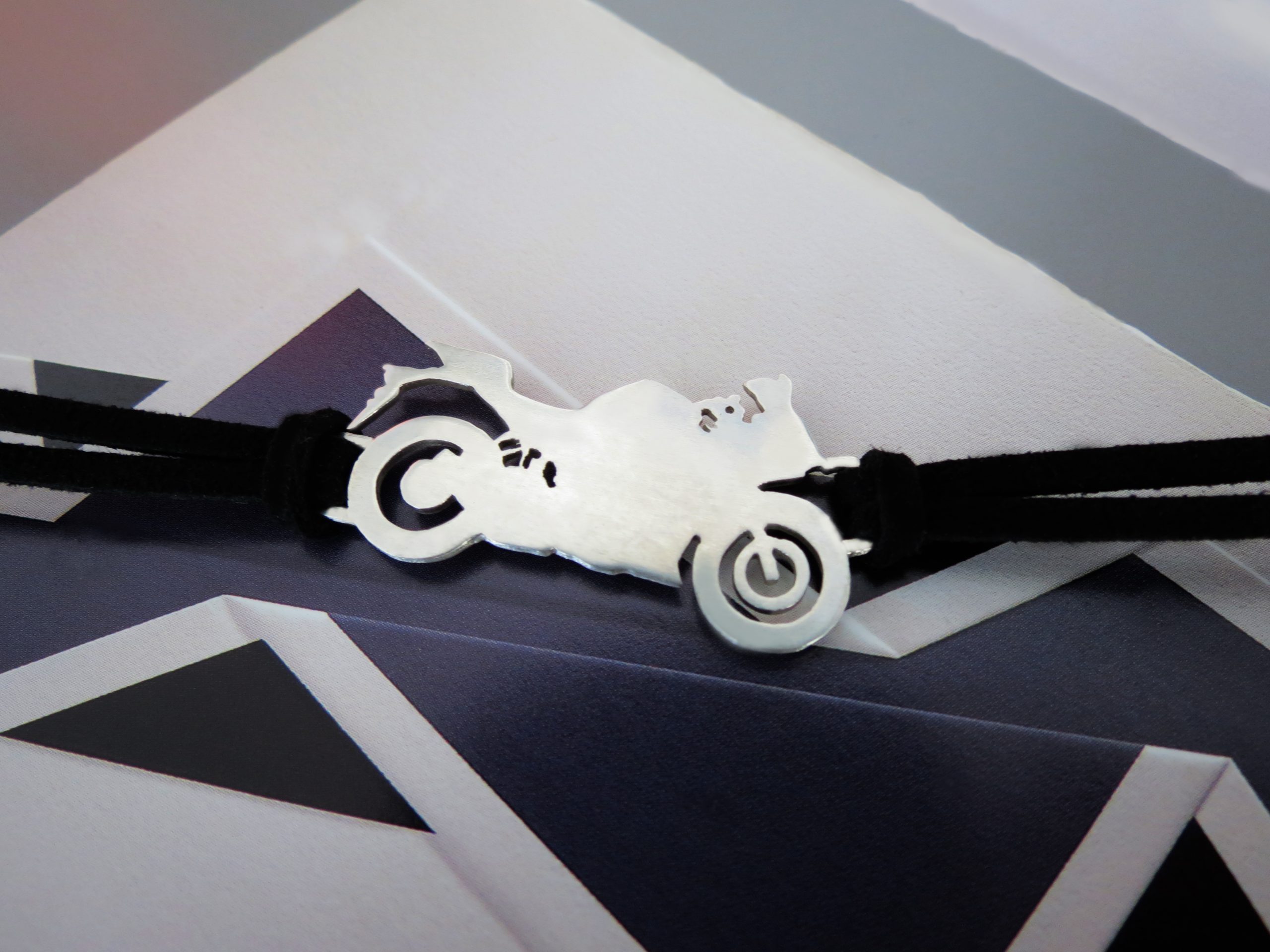 Pulsera Moto Cuero Plano - Imagen 3