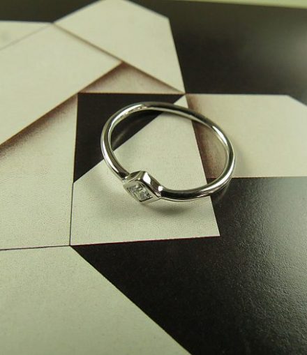 Anillo Compromiso Corona Cuadrada