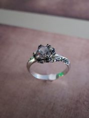 Anillo-Flor-Aro-Entorchado-Piedras (1)