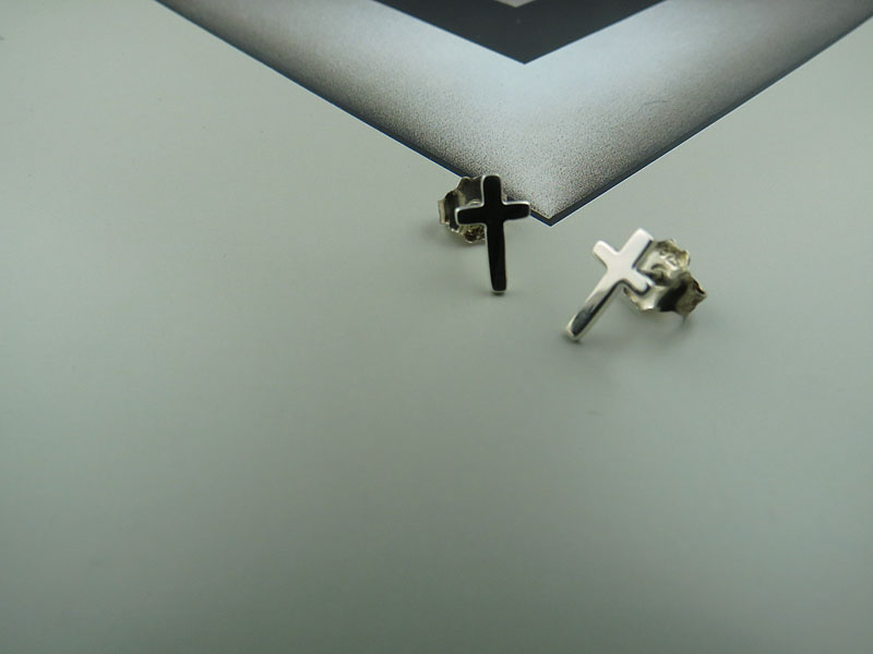 Aretes Cruz Sencilla