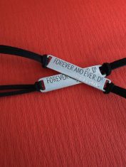 Pulseras-Grabadas-Mano
