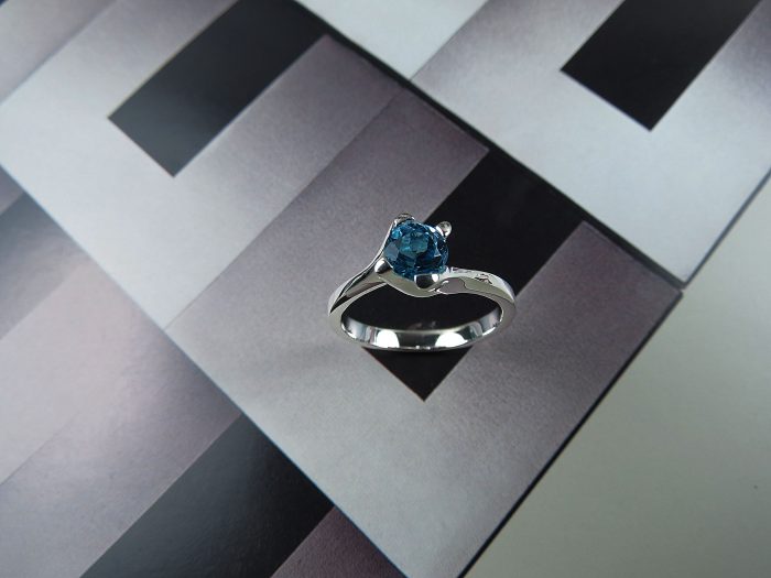 Anillo Compromiso Chatón Curvo Con Topacio - Imagen 2