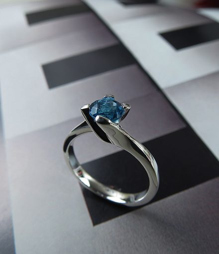 Anillo Compromiso Chatón Curvo Con Topacio