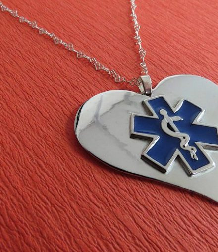 Corazón con Símbolo Medicina