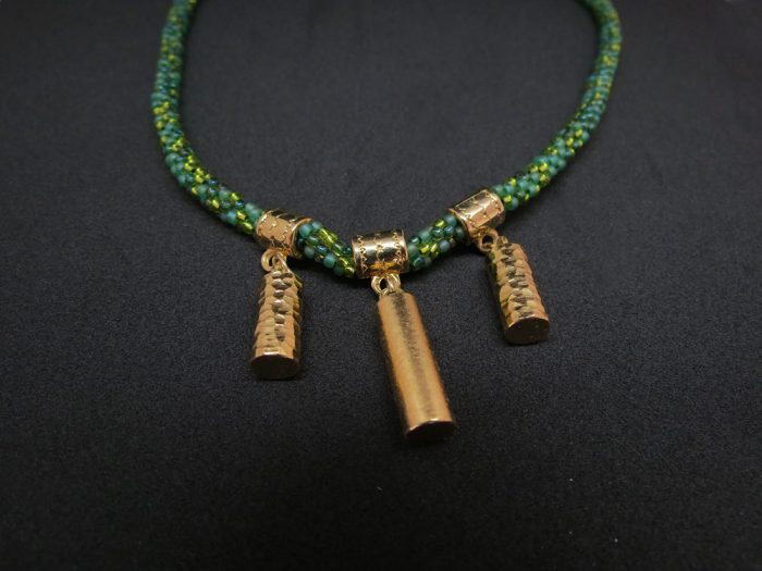 Collar Tres Cilindros Colgantes Miyuki Verde
