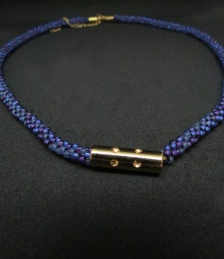 Collar Cilindro Incrustado Miyuki Púrpura