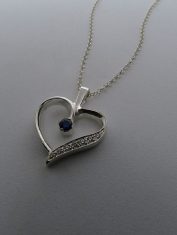 Dije-Corazón-Con-Zircones-Y-Piedra-Central (1)