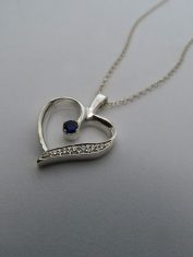 Dije-Corazón-Con-Zircones-Y-Piedra-Central (4)