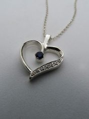 Dije-Corazón-Con-Zircones-Y-Piedra-Central (5)