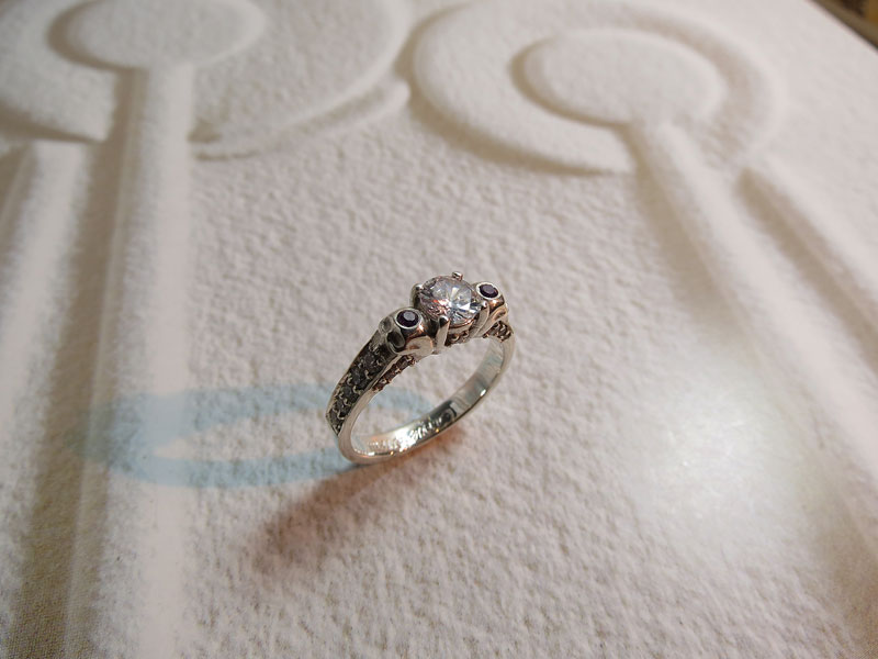 Anillo de Compromiso Con Calaveras - Imagen 5