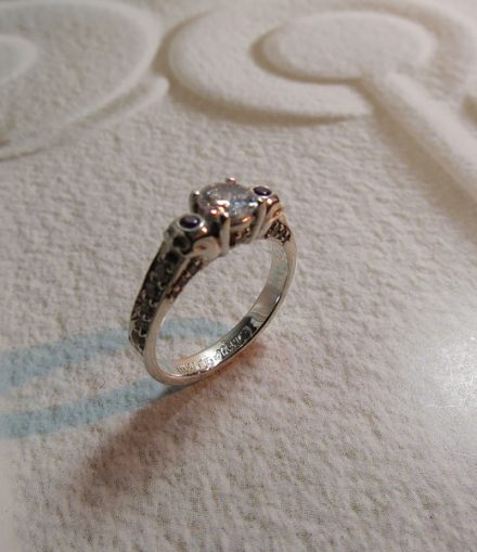 Anillo de Compromiso Con Calaveras