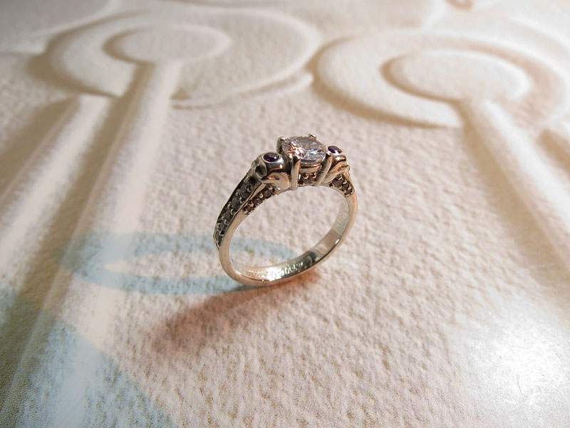 Anillo de Compromiso Con Calaveras - Imagen 3