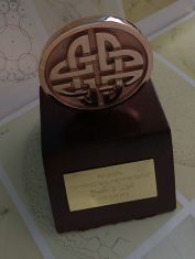 Trofeo Pisapapeles En Bronce (3) Trofeo Pisapapeles En Bronce (3)