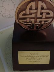 Trofeo Pisapapeles En Bronce (4) Trofeo Pisapapeles En Bronce (4)