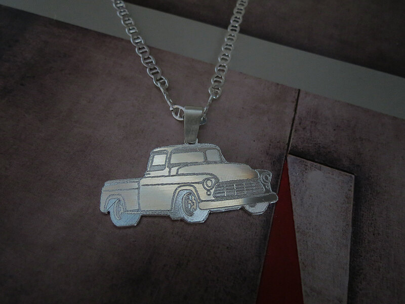Dije Figura Silueta Grabada (camioneta)