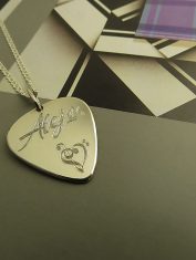 Dije Pick Grabado (2)