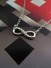 Dije infinito con zircones (2)