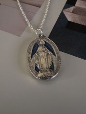 Dije Virgen Milagrosa Con Resina (1) Dije Virgen Milagrosa Con Resina (1)