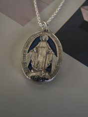 Dije Virgen Milagrosa Con Resina (4) Dije Virgen Milagrosa Con Resina (4)