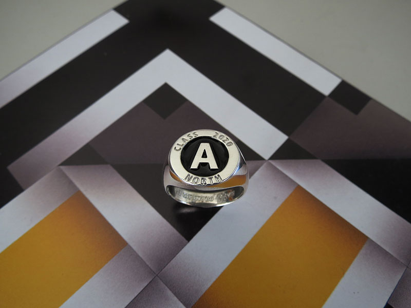 Anillo Letra y Grabado con Resina - Imagen 2
