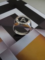 Anillo Letra y Grabado con Resina (5) Anillo Letra y Grabado con Resina (5)
