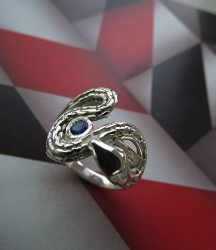 Anillo Serpiente con Zircon