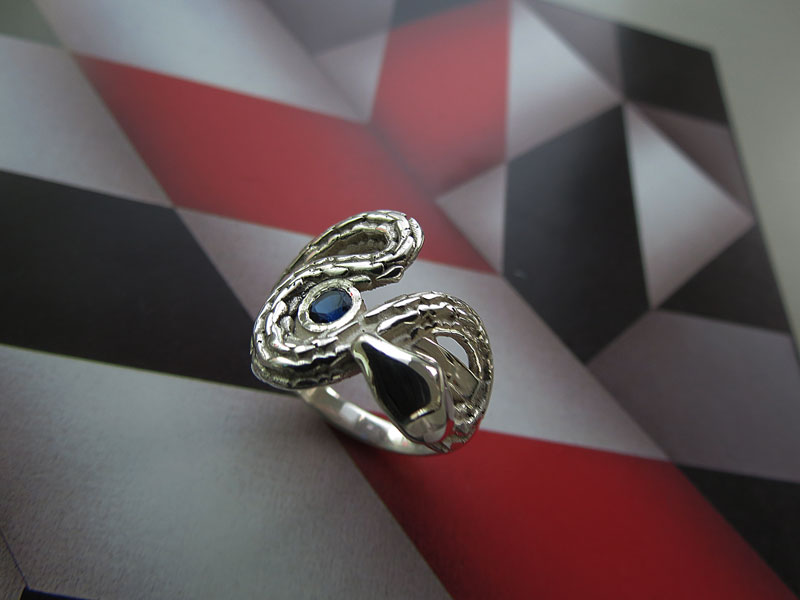 Anillo Serpiente con Zircon