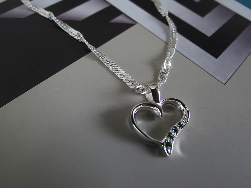 Pulsera Corazón Colgante con Piedras