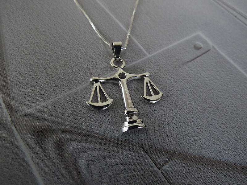 Dije Balanza Justicia 3D - Imagen 3
