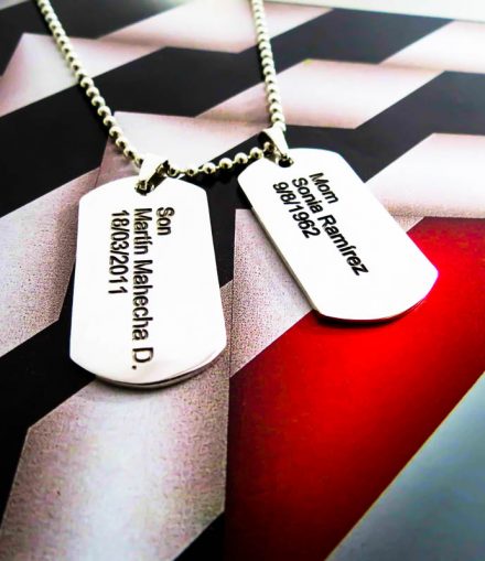 Collar con 2 placas grabadas