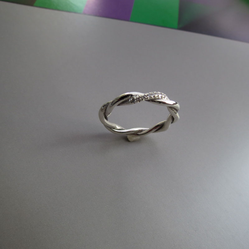 Anillo entorchado zircones Plata