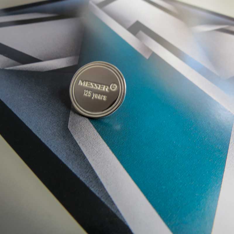 Pin Corporativo Grabado en Plata - Imagen 4